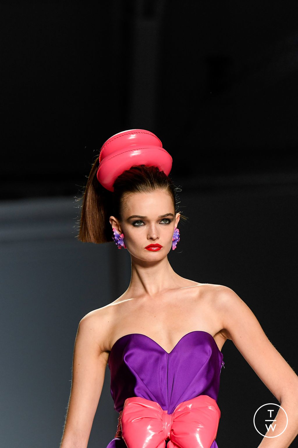 Fashion Week Milan Spring/Summer 2023 look 43 de la collection Moschino womenswear accessories