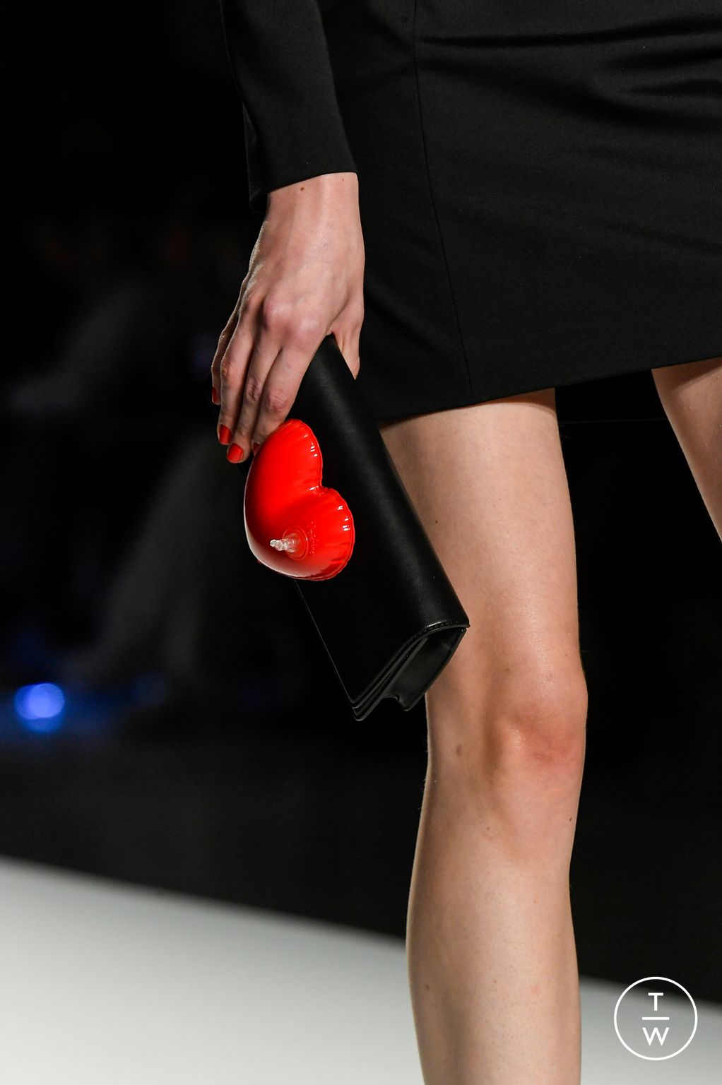 Fashion Week Milan Spring/Summer 2023 look 1 de la collection Moschino womenswear accessories