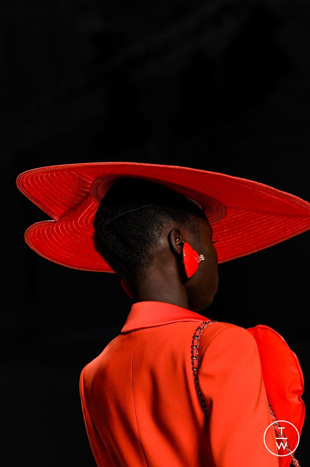 Fashion Week Milan Spring/Summer 2023 look 38 de la collection Moschino womenswear accessories