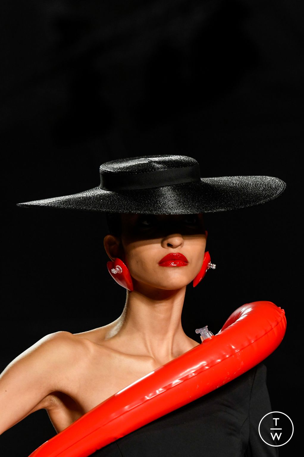 Fashion Week Milan Spring/Summer 2023 look 41 from the Moschino collection womenswear accessories
