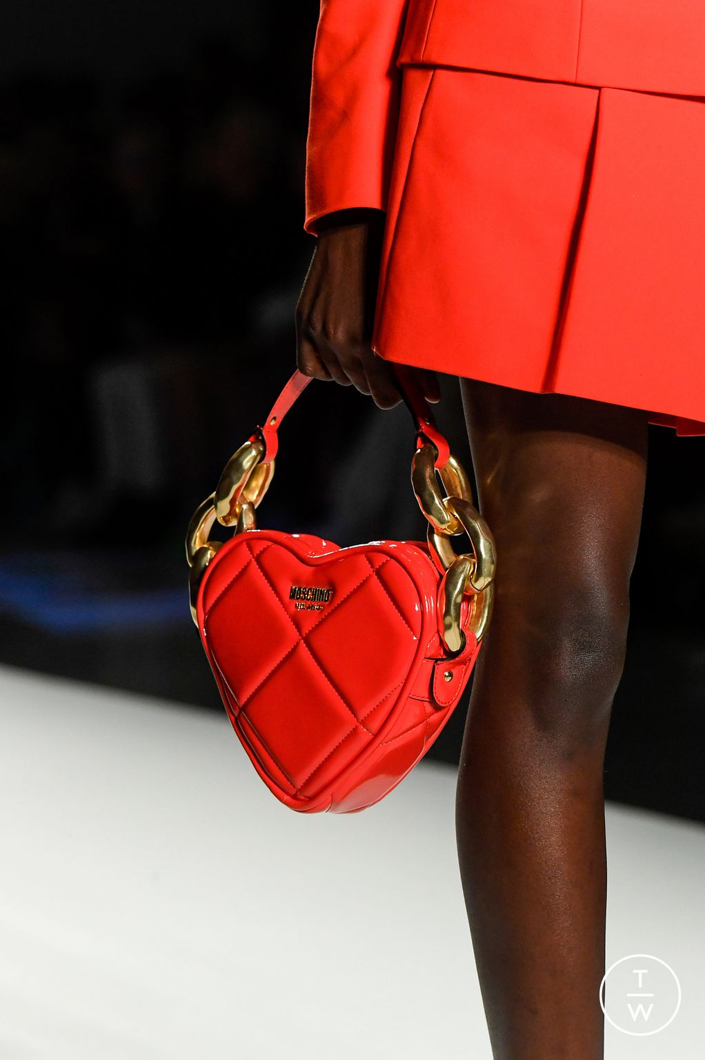 Fashion Week Milan Spring/Summer 2023 look 11 de la collection Moschino womenswear accessories