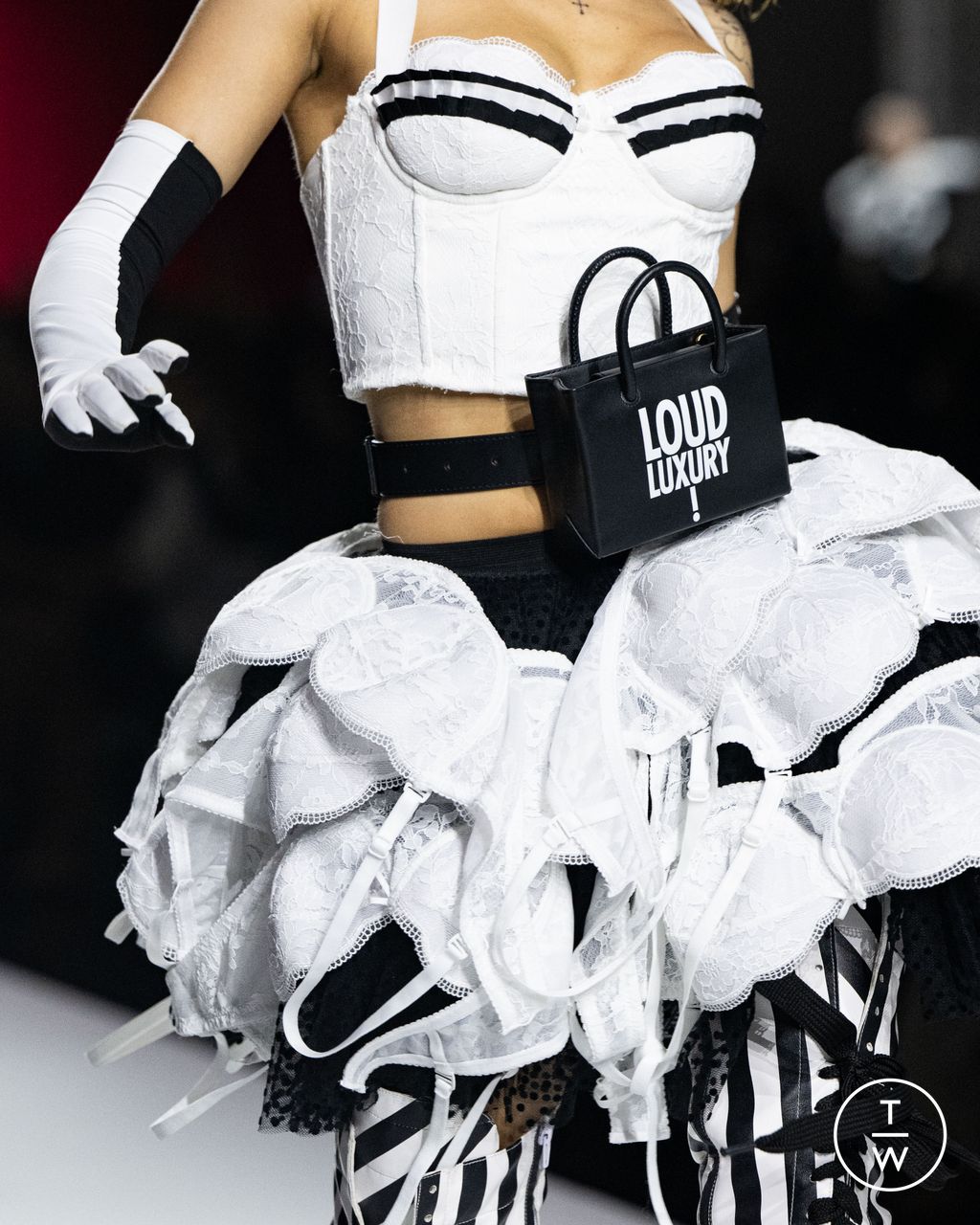 Fashion Week Milan Spring/Summer 2024 look 14 from the Moschino collection 女装配饰