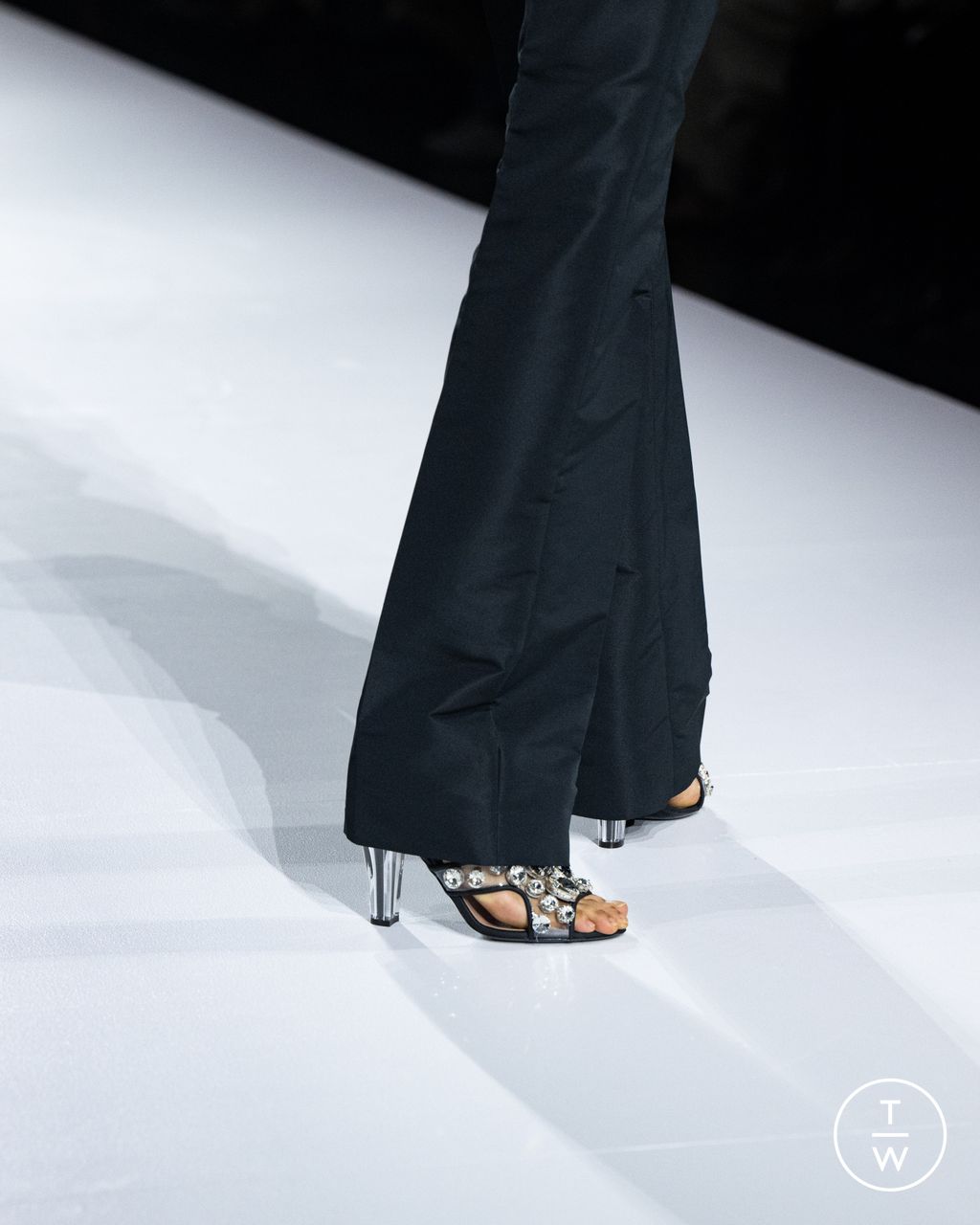 Fashion Week Milan Spring/Summer 2024 look 16 de la collection Moschino womenswear accessories