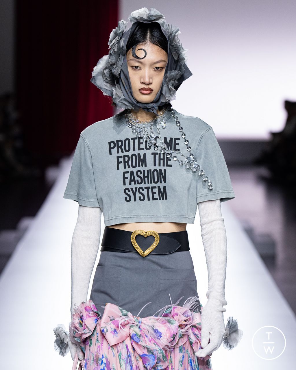 Fashion Week Milan Spring/Summer 2024 look 38 de la collection Moschino womenswear accessories