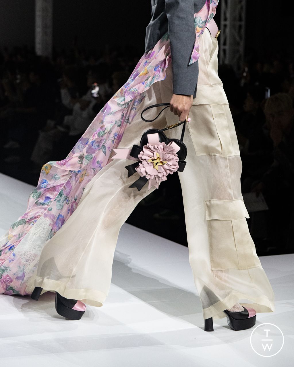 Fashion Week Milan Spring/Summer 2024 look 21 de la collection Moschino womenswear accessories