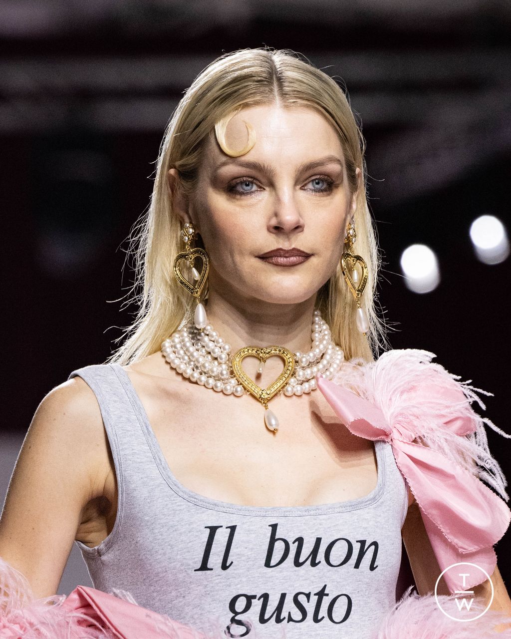 Fashion Week Milan Spring/Summer 2024 look 34 de la collection Moschino womenswear accessories