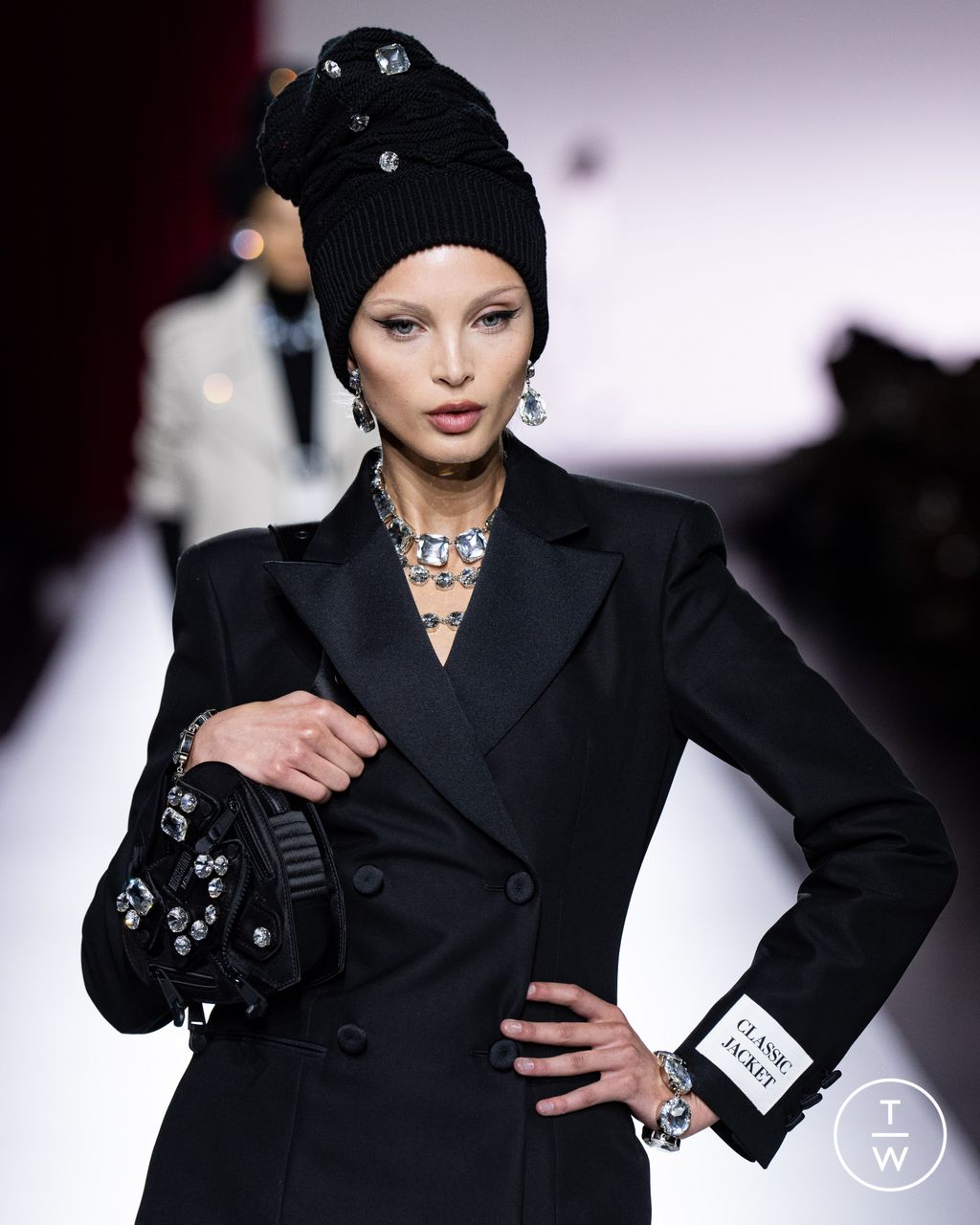 Fashion Week Milan Spring/Summer 2024 look 28 de la collection Moschino womenswear accessories