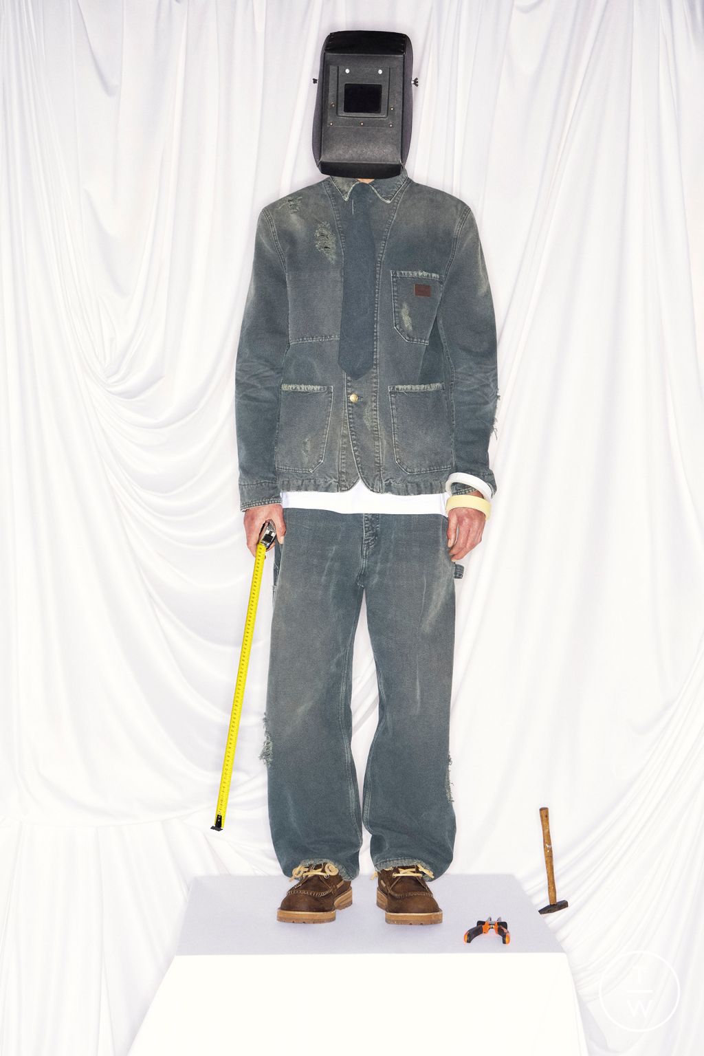 Fashion Week Milan Fall/Winter 2026 look 39 from the Moschino collection menswear