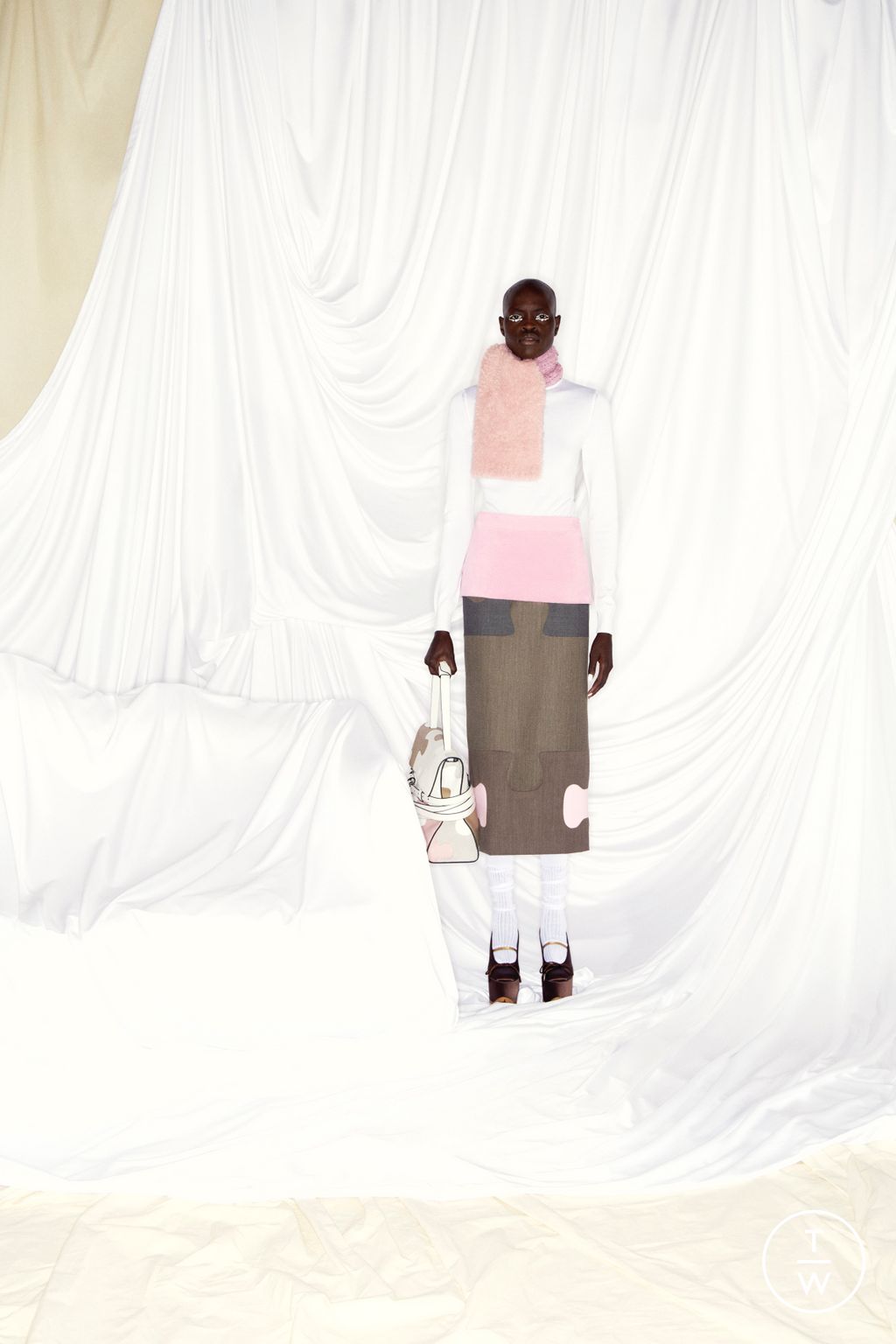 Fashion Week Milan Fall/Winter 2026 look 44 from the Moschino collection 男装