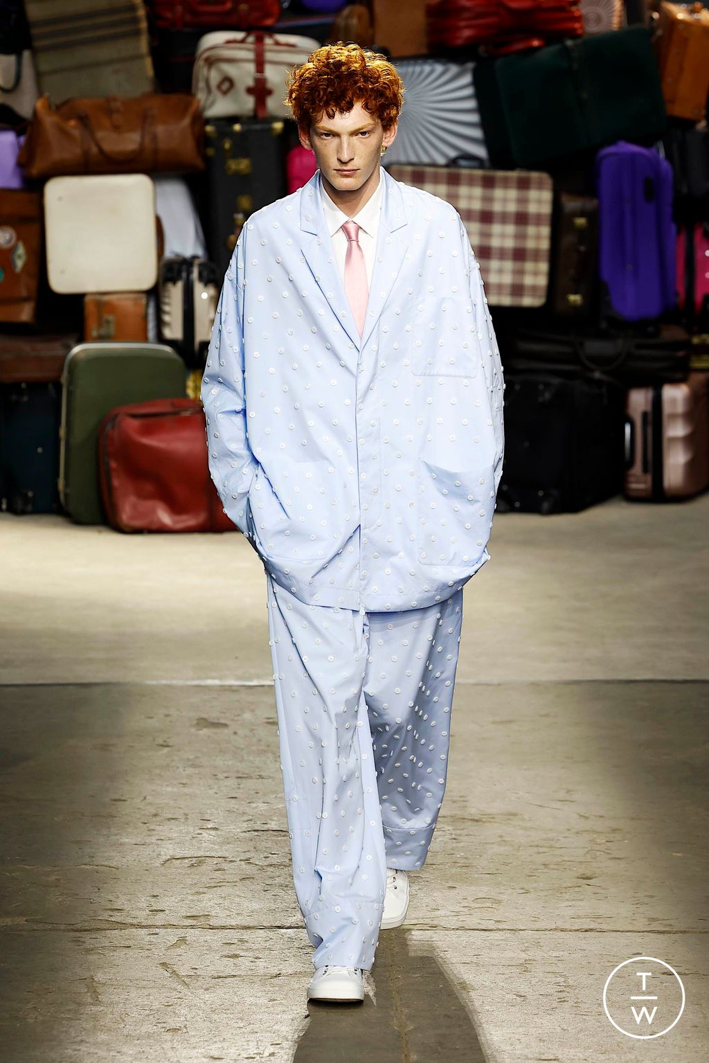 Fashion Week Milan Spring-Summer 2025 look 12 de la collection Moschino menswear