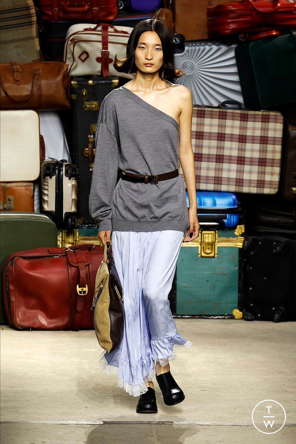 Fashion Week Milan Spring-Summer 2025 look 13 de la collection Moschino menswear