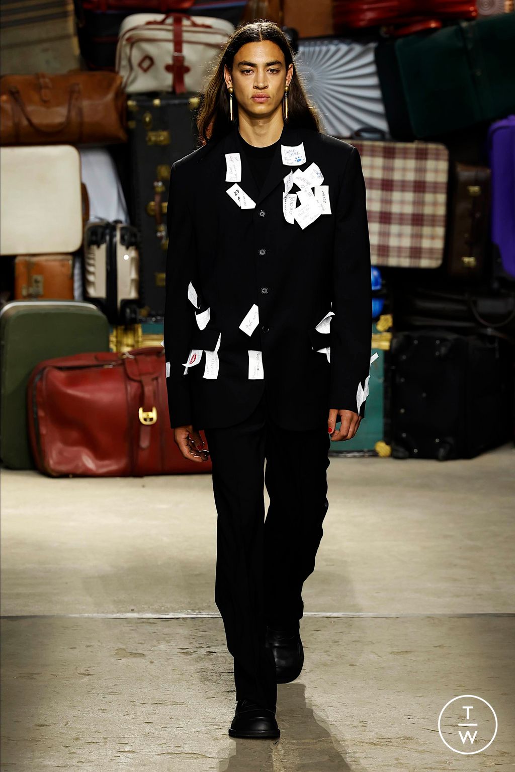 Fashion Week Milan Spring-Summer 2025 look 21 from the Moschino collection 男装