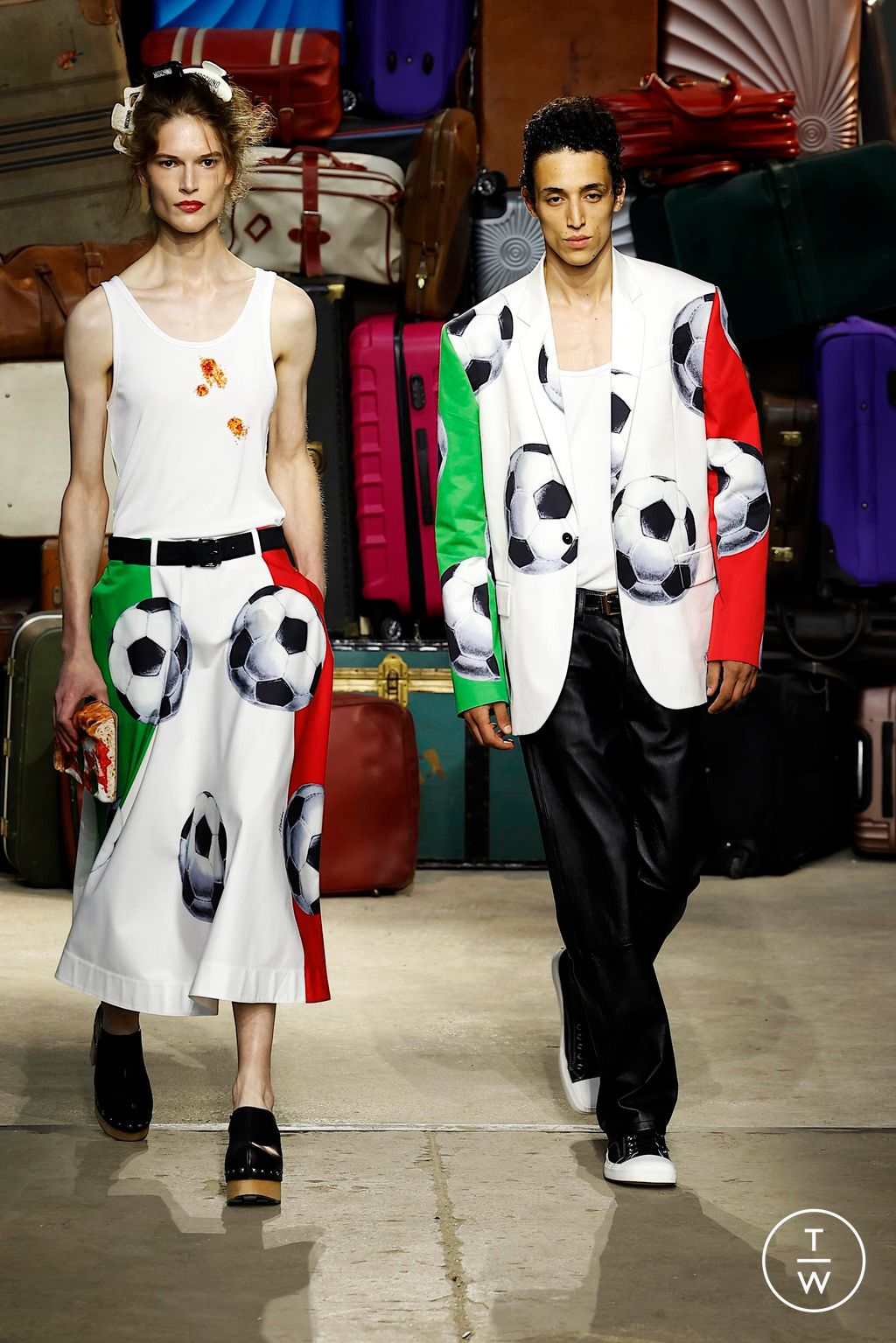 Fashion Week Milan Spring-Summer 2025 look 23 from the Moschino collection menswear