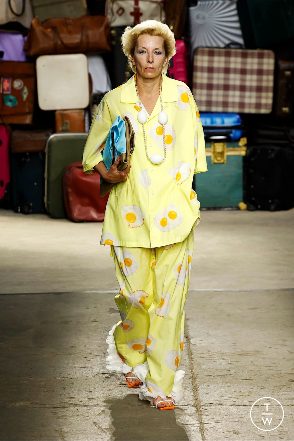 Fashion Week Milan Spring-Summer 2025 look 34 de la collection Moschino menswear