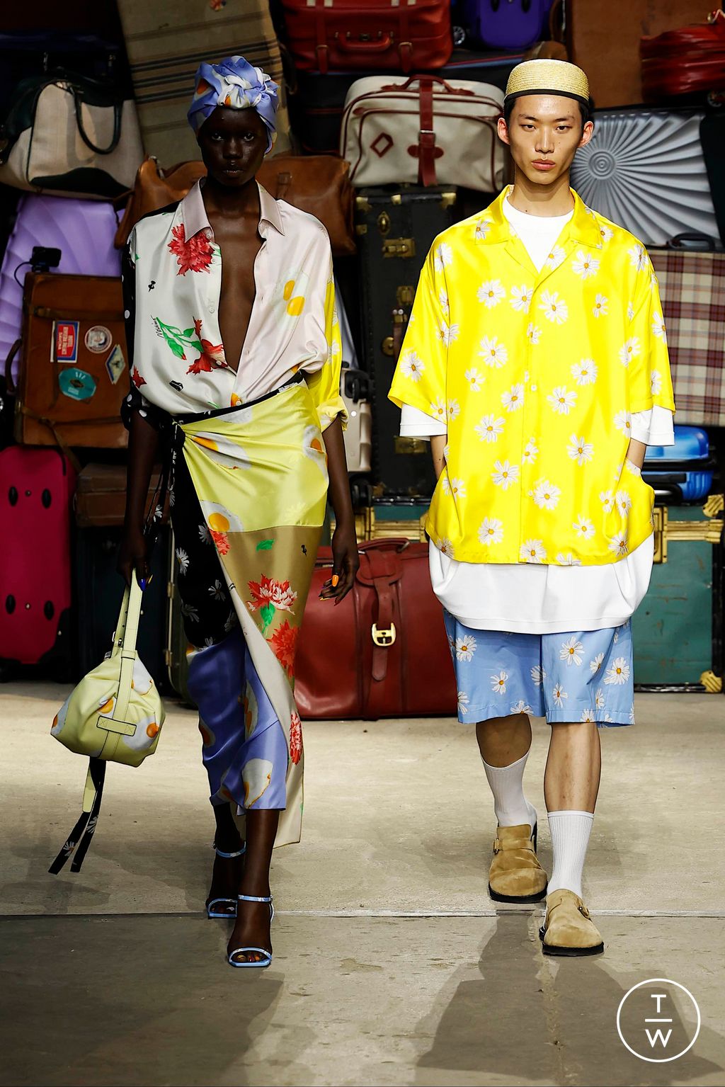 Fashion Week Milan Spring-Summer 2025 look 38 from the Moschino collection 男装