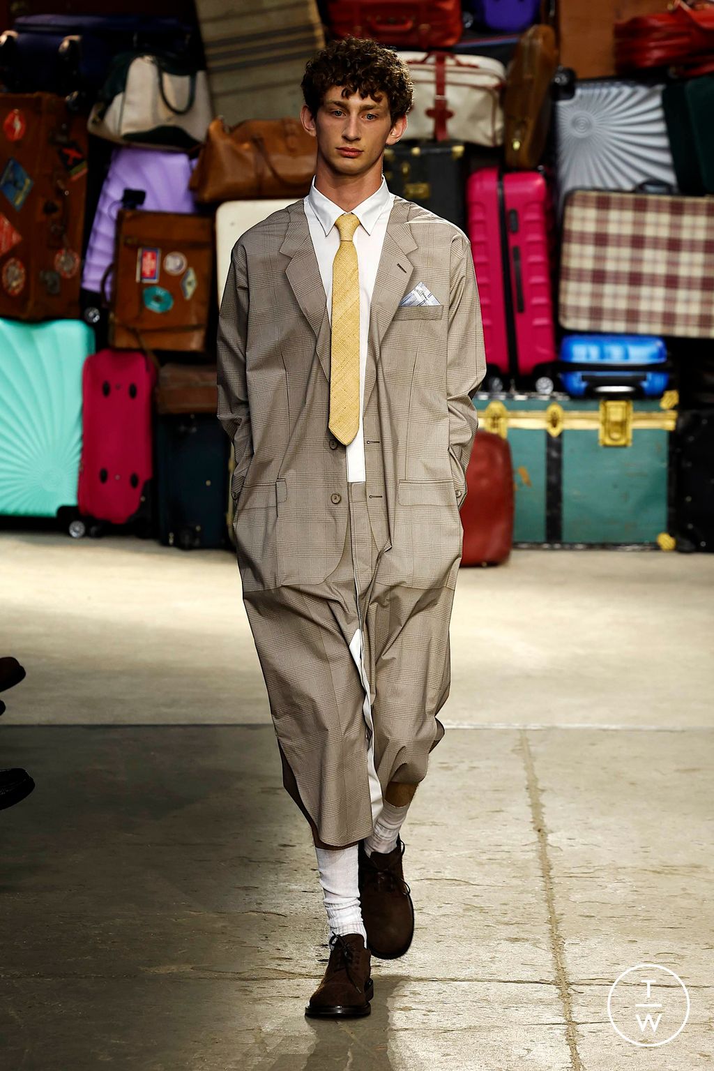 Fashion Week Milan Spring-Summer 2025 look 41 from the Moschino collection menswear