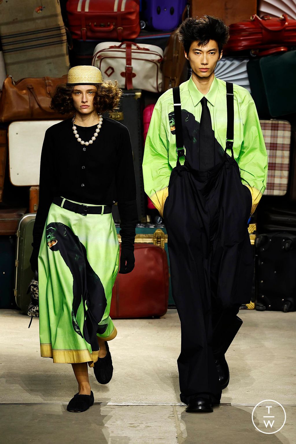 Fashion Week Milan Spring-Summer 2025 look 46 from the Moschino collection 男装