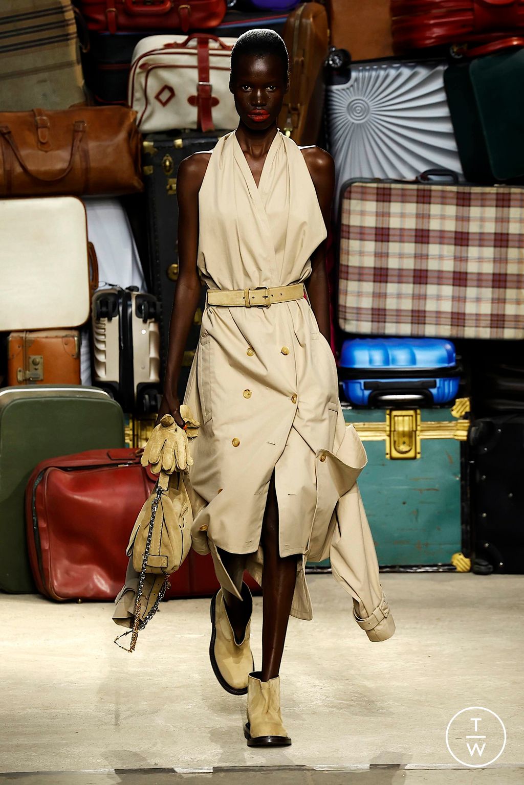 Fashion Week Milan Spring/Summer 2025 look 48 de la collection Moschino menswear