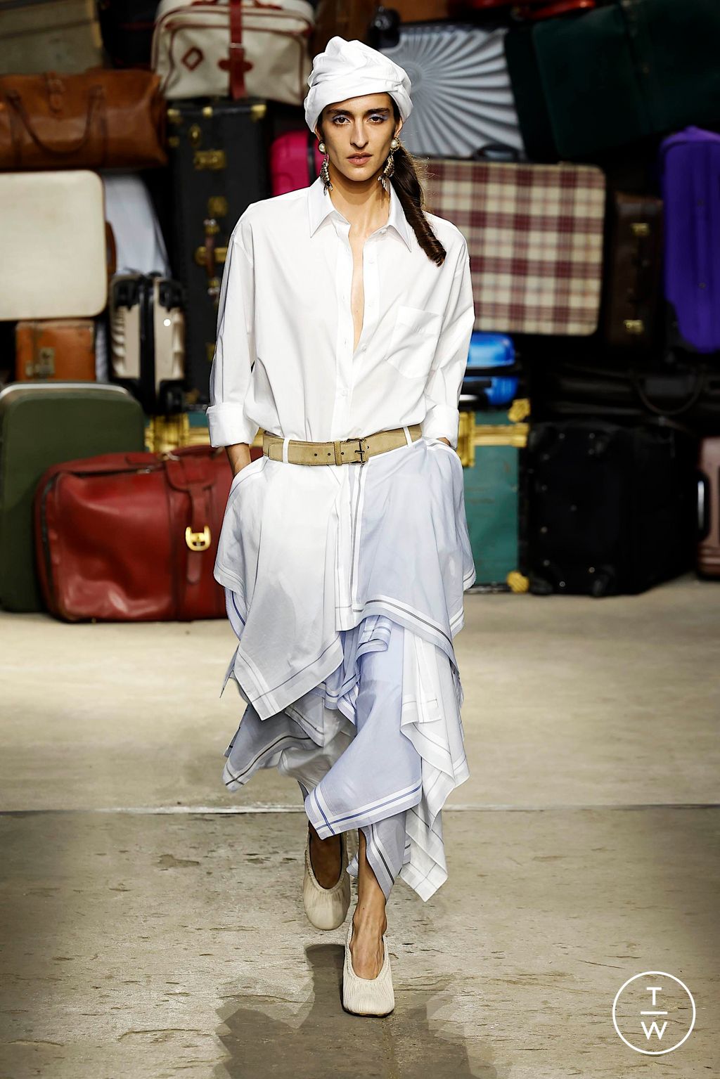 Fashion Week Milan Spring/Summer 2025 look 55 de la collection Moschino menswear