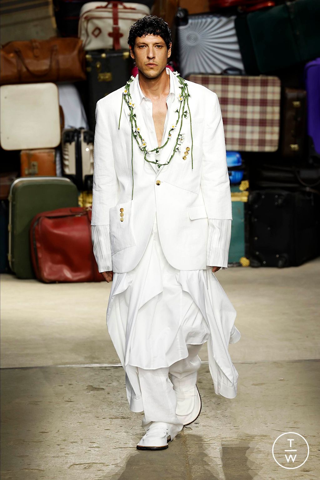 Fashion Week Milan Spring-Summer 2025 look 58 from the Moschino collection 男装