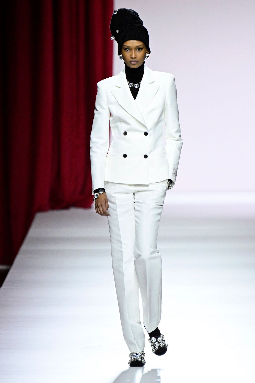 Fashion Week Milan Spring/Summer 2024 look 1 de la collection Moschino womenswear