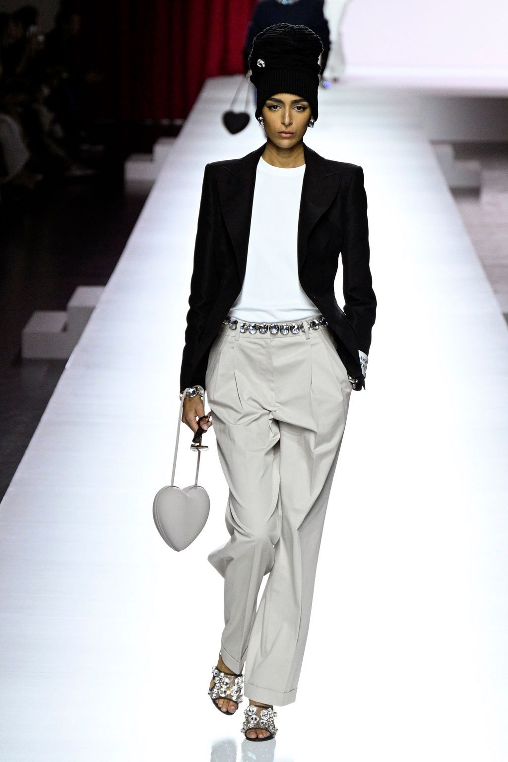 Fashion Week Milan Spring/Summer 2024 look 3 de la collection Moschino womenswear