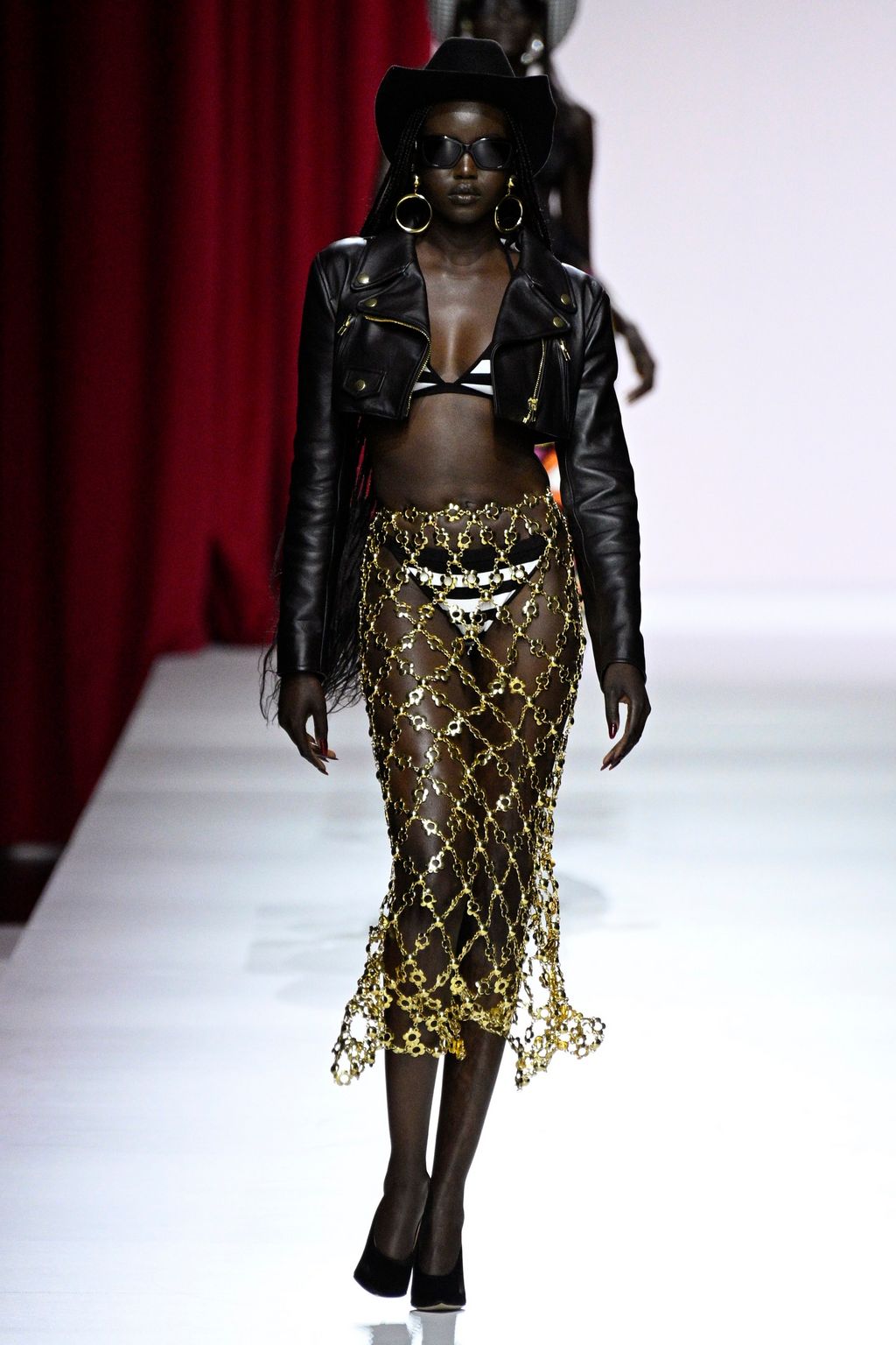 Fashion Week Milan Spring/Summer 2024 look 11 de la collection Moschino womenswear