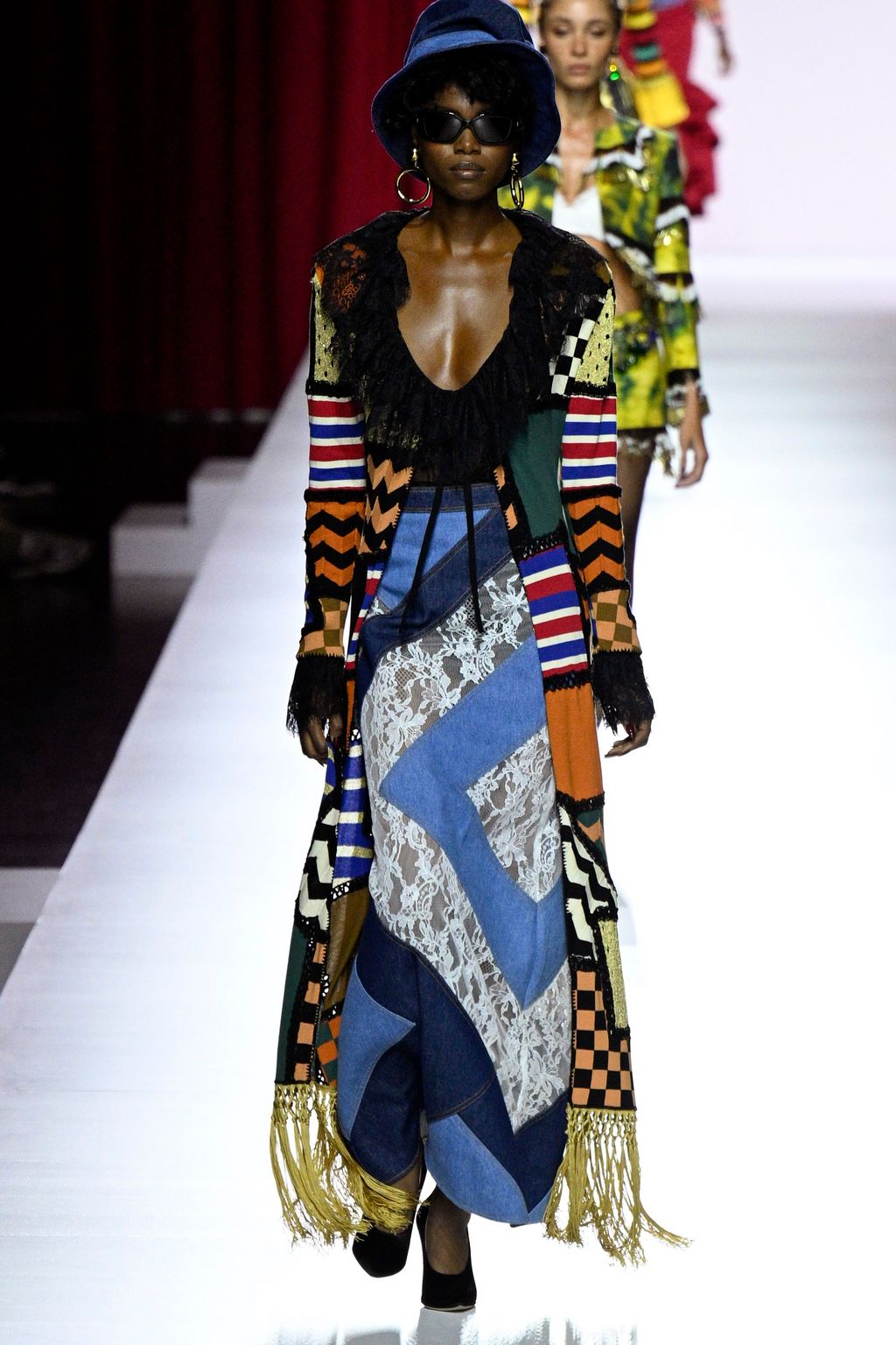 Fashion Week Milan Spring/Summer 2024 look 16 de la collection Moschino womenswear