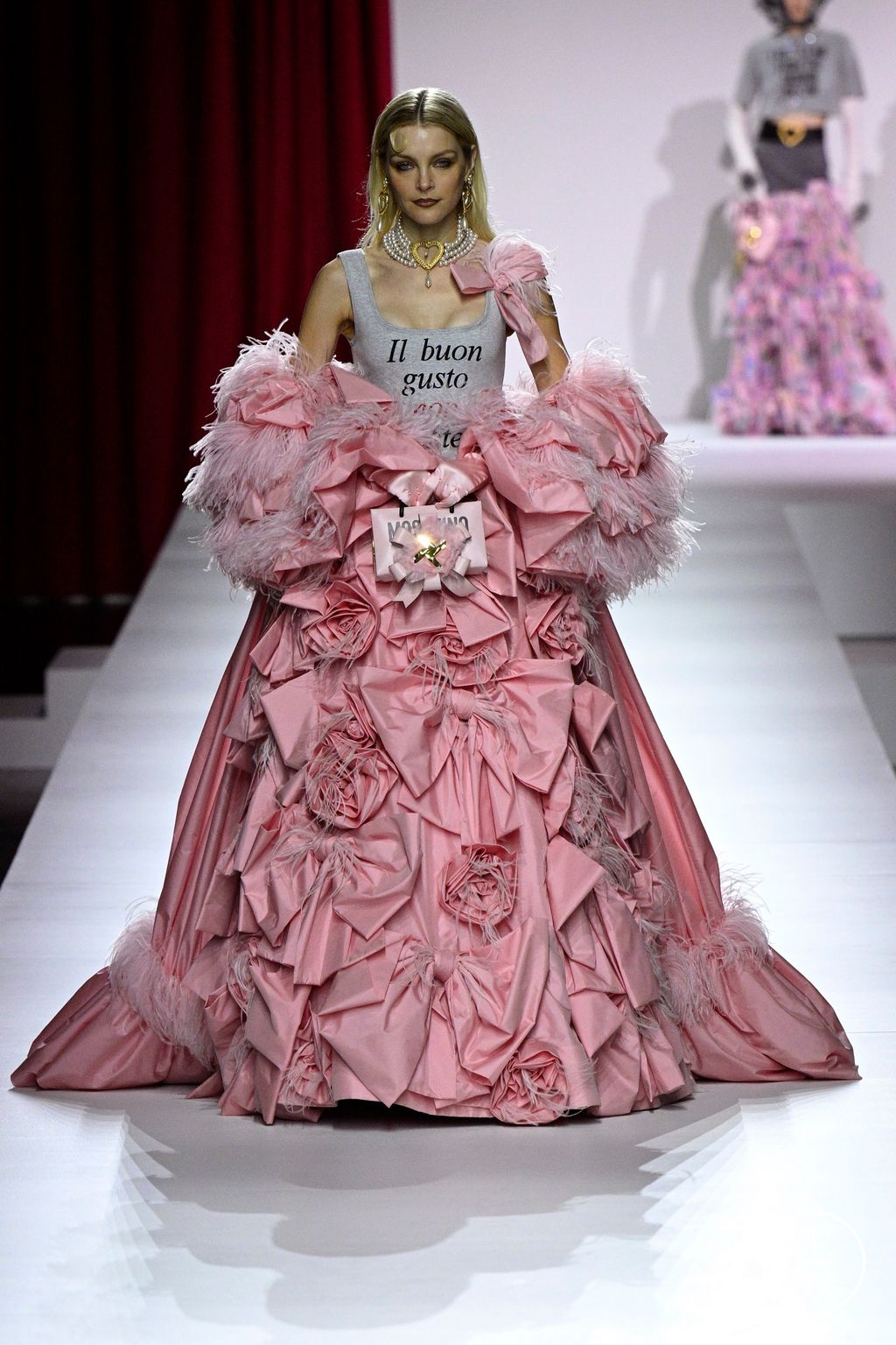 Fashion Week Milan Spring/Summer 2024 look 30 de la collection Moschino womenswear