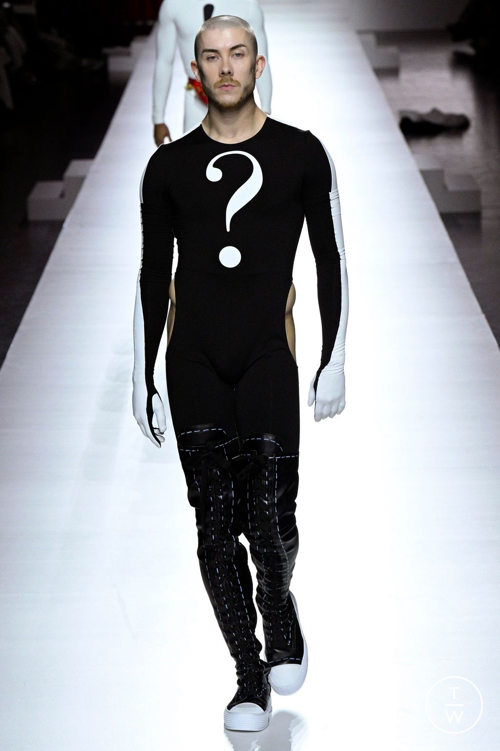 Fashion Week Milan Spring/Summer 2024 look 35 from the Moschino collection 女装