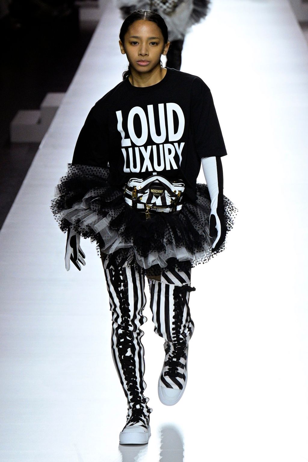 Fashion Week Milan Spring/Summer 2024 look 37 from the Moschino collection 女装