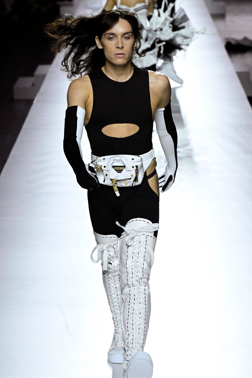 Fashion Week Milan Spring/Summer 2024 look 41 de la collection Moschino womenswear