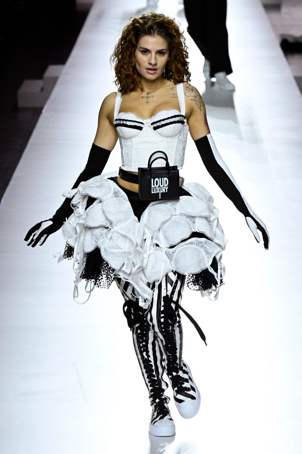 Fashion Week Milan Spring/Summer 2024 look 42 from the Moschino collection 女装