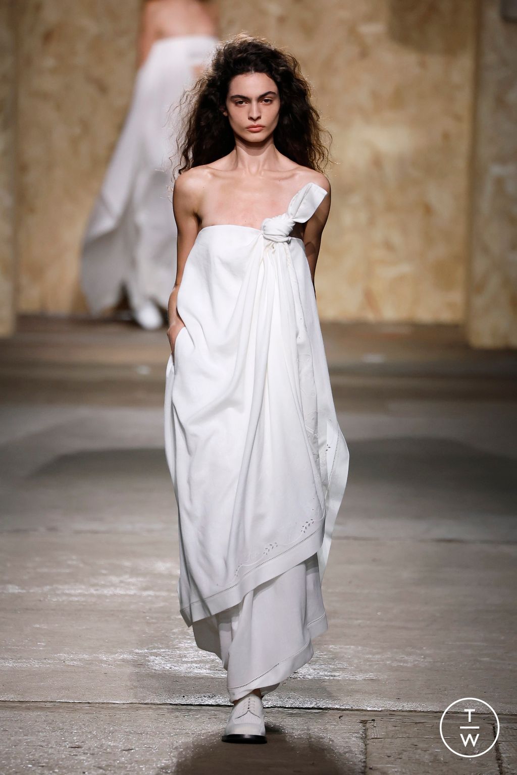 Fashion Week Milan Spring/Summer 2025 look 1 from the Moschino collection womenswear