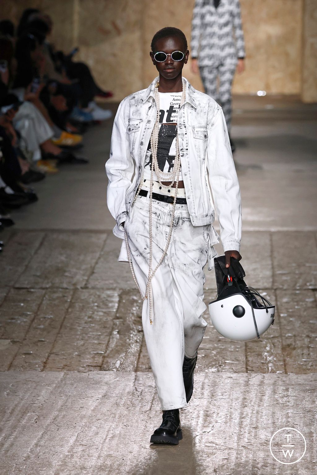 Fashion Week Milan Spring/Summer 2025 look 14 from the Moschino collection womenswear
