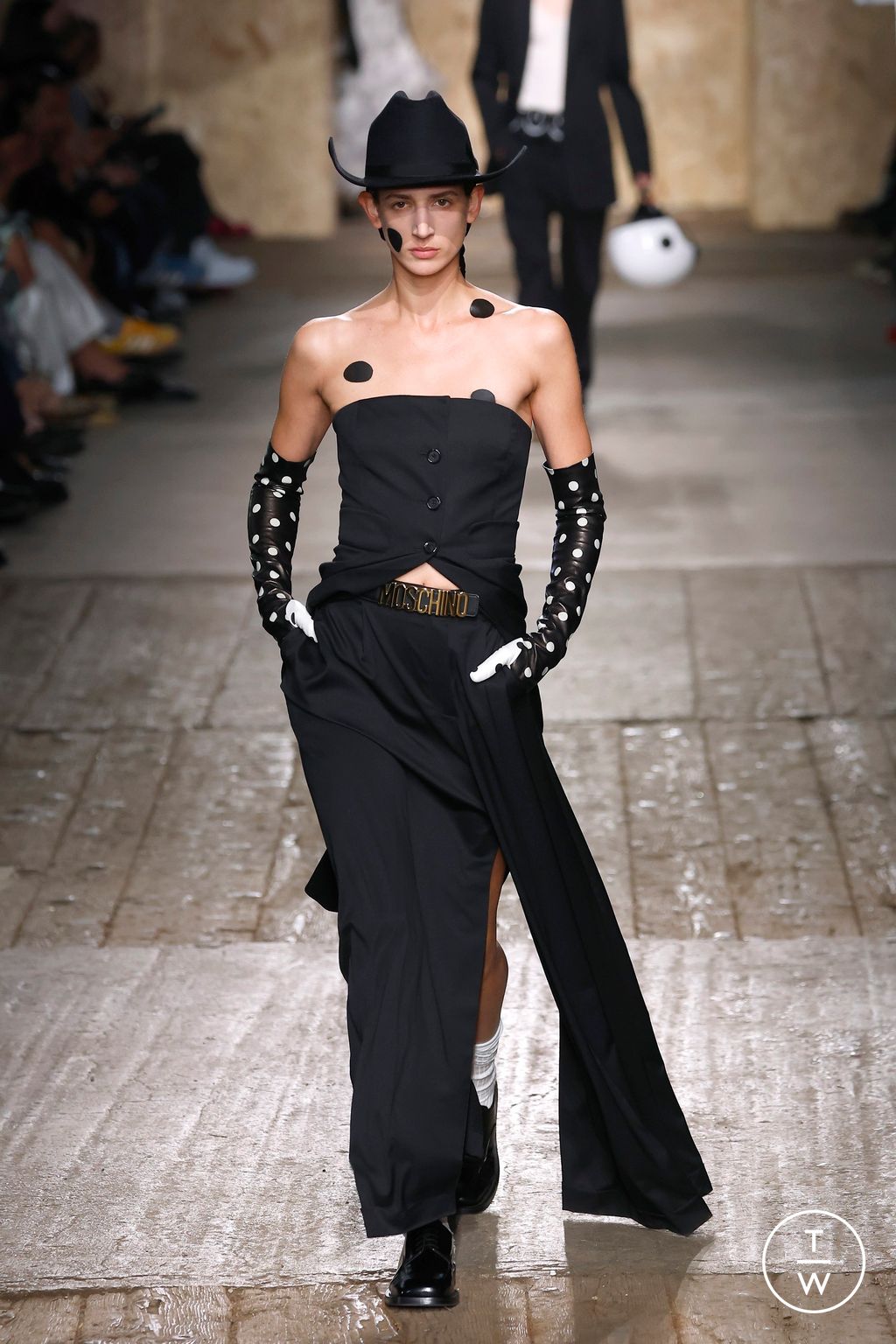 Fashion Week Milan Spring/Summer 2025 look 28 from the Moschino collection womenswear
