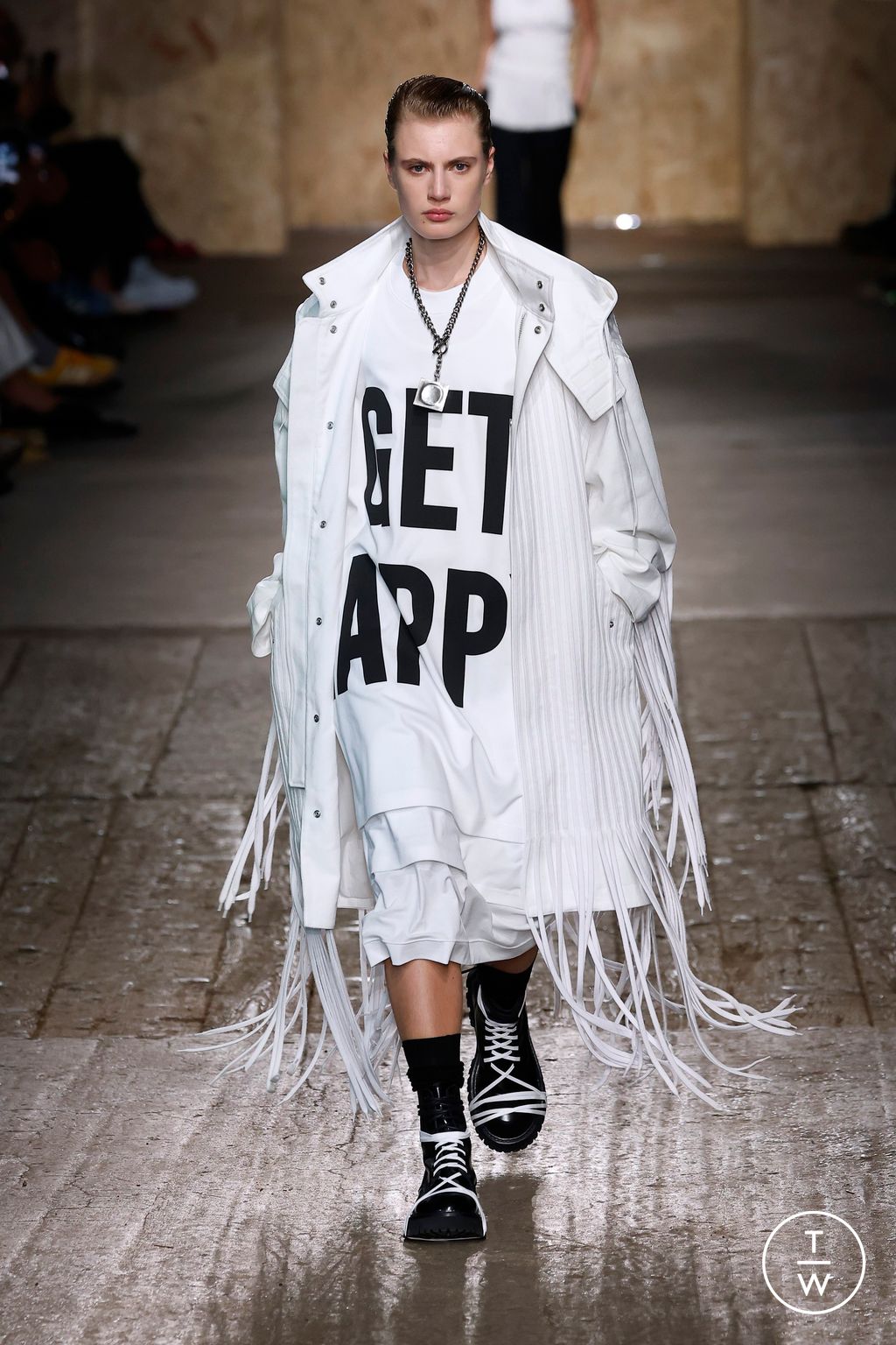 Fashion Week Milan Spring/Summer 2025 look 33 from the Moschino collection womenswear