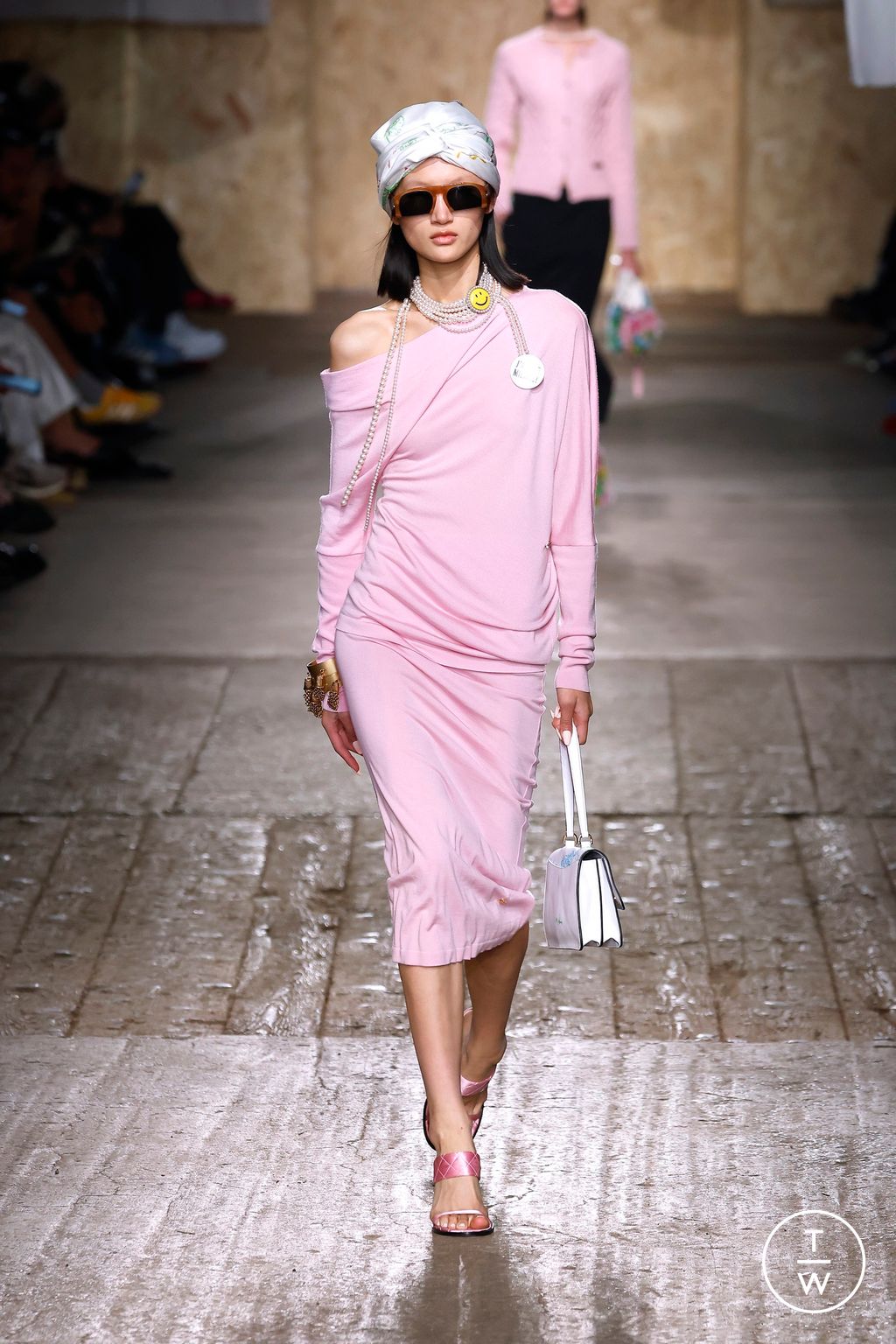 Fashion Week Milan Spring/Summer 2025 look 41 from the Moschino collection womenswear