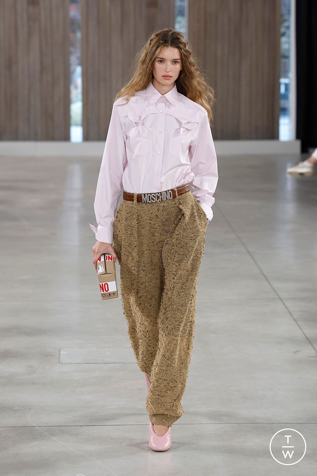 Fashion Week Milan Spring/Summer 2026 look 2 de la collection Moschino womenswear