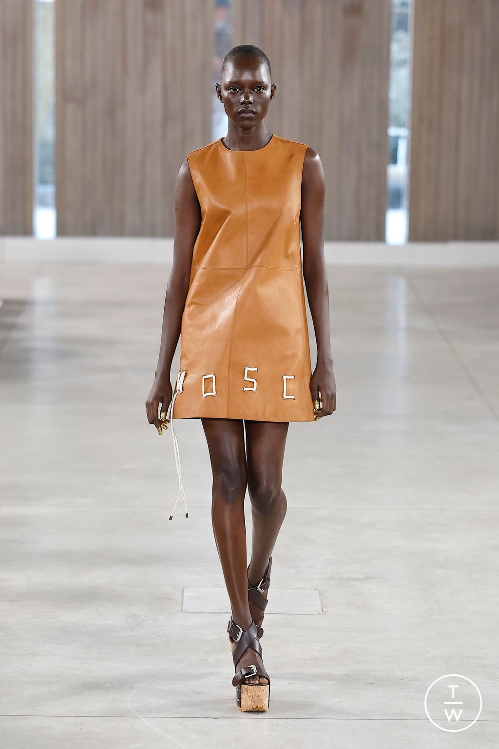 Fashion Week Milan Spring/Summer 2026 look 6 de la collection Moschino womenswear