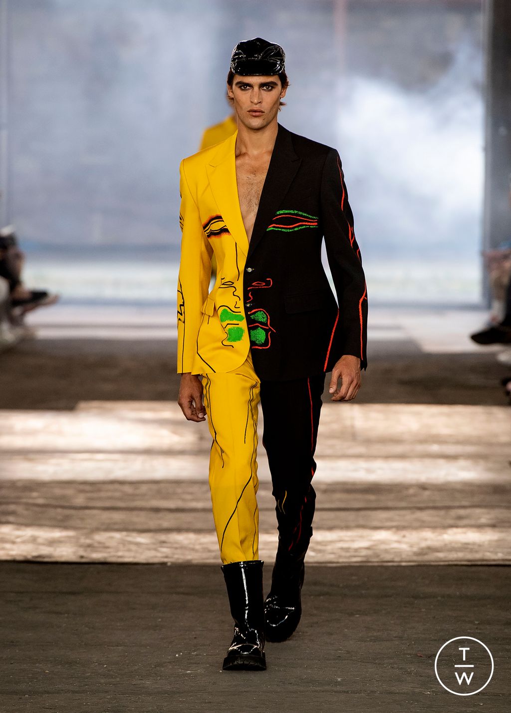 Fashion Week Milan Spring/Summer 2023 look 1 from the Moschino collection menswear