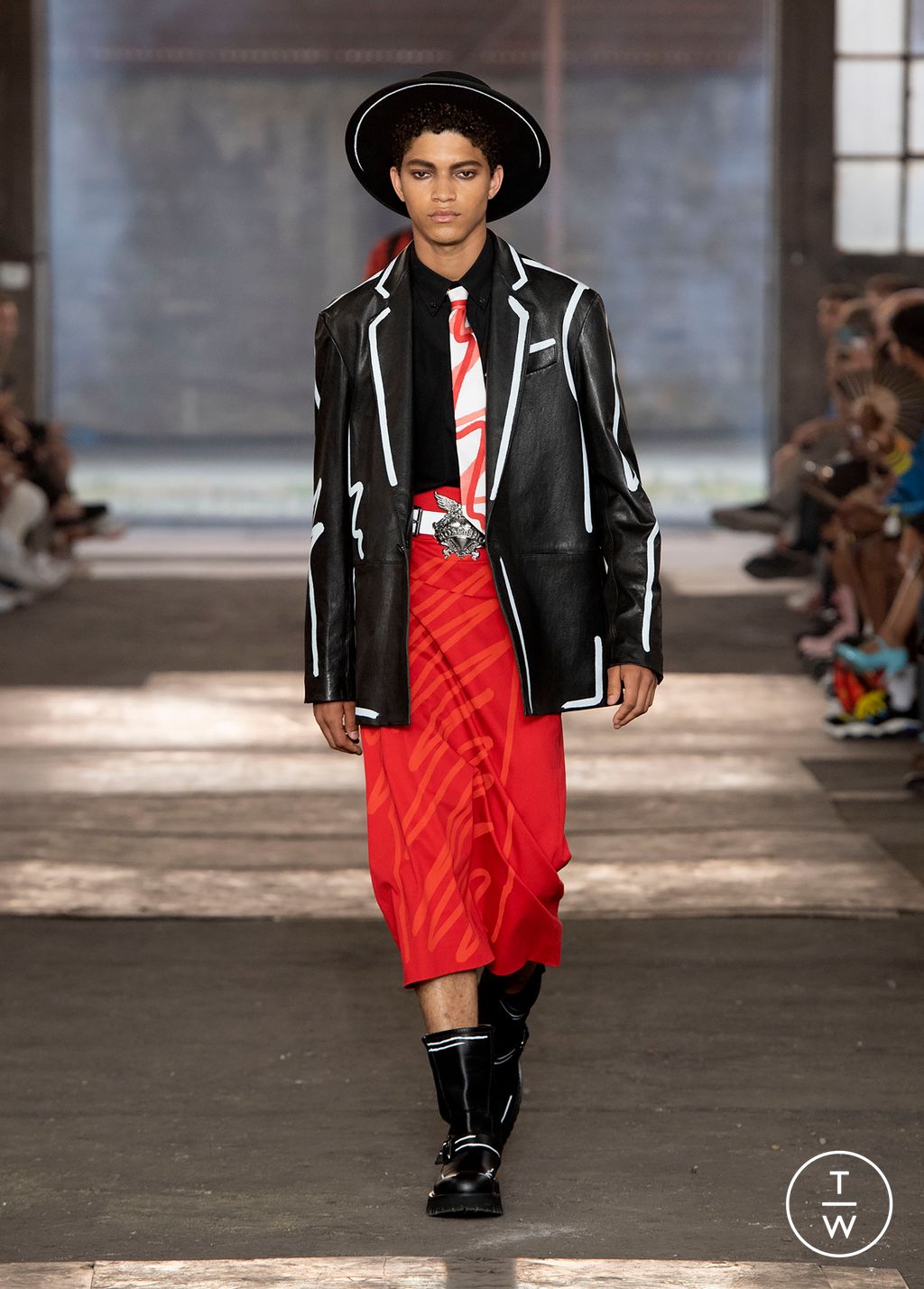 Fashion Week Milan Spring/Summer 2023 look 10 from the Moschino collection menswear