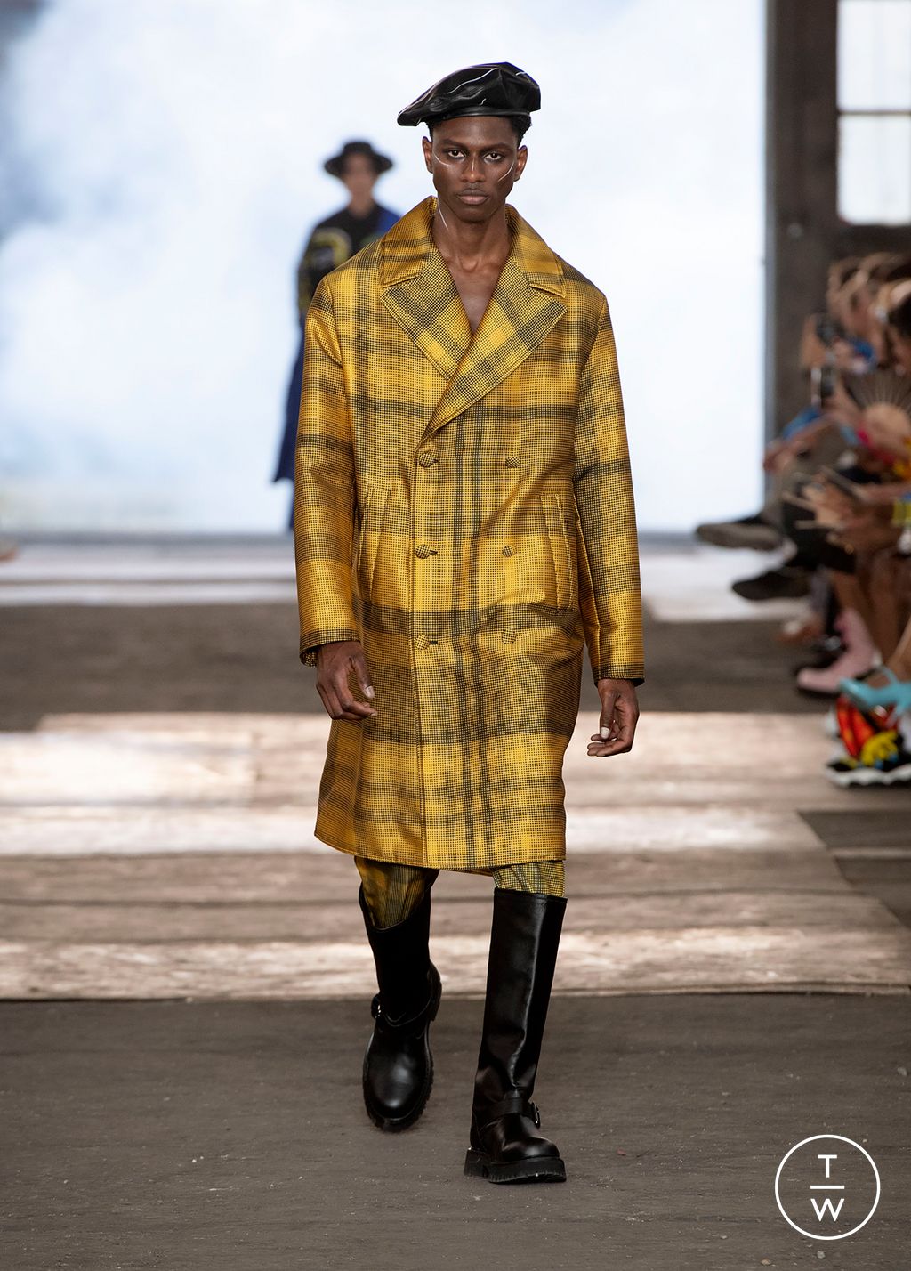Fashion Week Milan Spring/Summer 2023 look 14 de la collection Moschino menswear