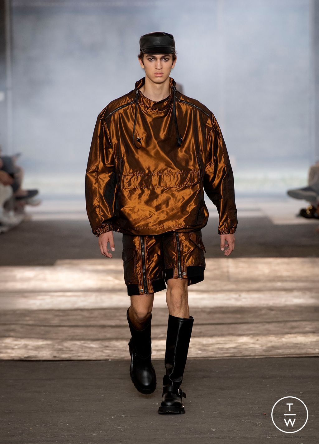 Fashion Week Milan Spring/Summer 2023 look 20 from the Moschino collection menswear