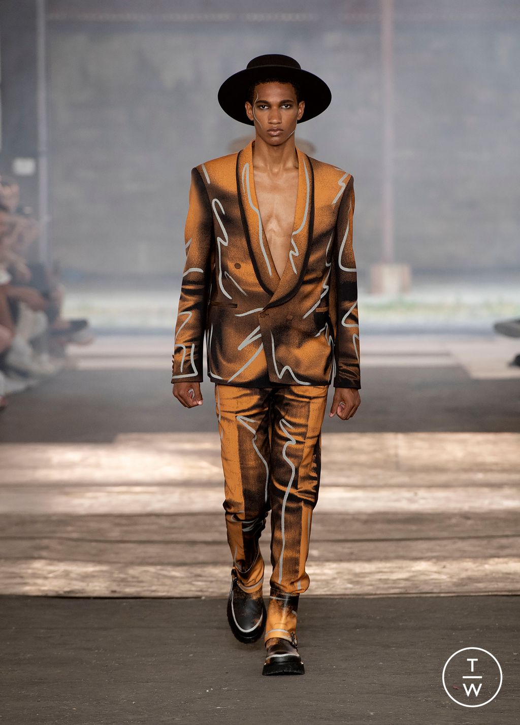 Fashion Week Milan Spring/Summer 2023 look 21 from the Moschino collection 男装