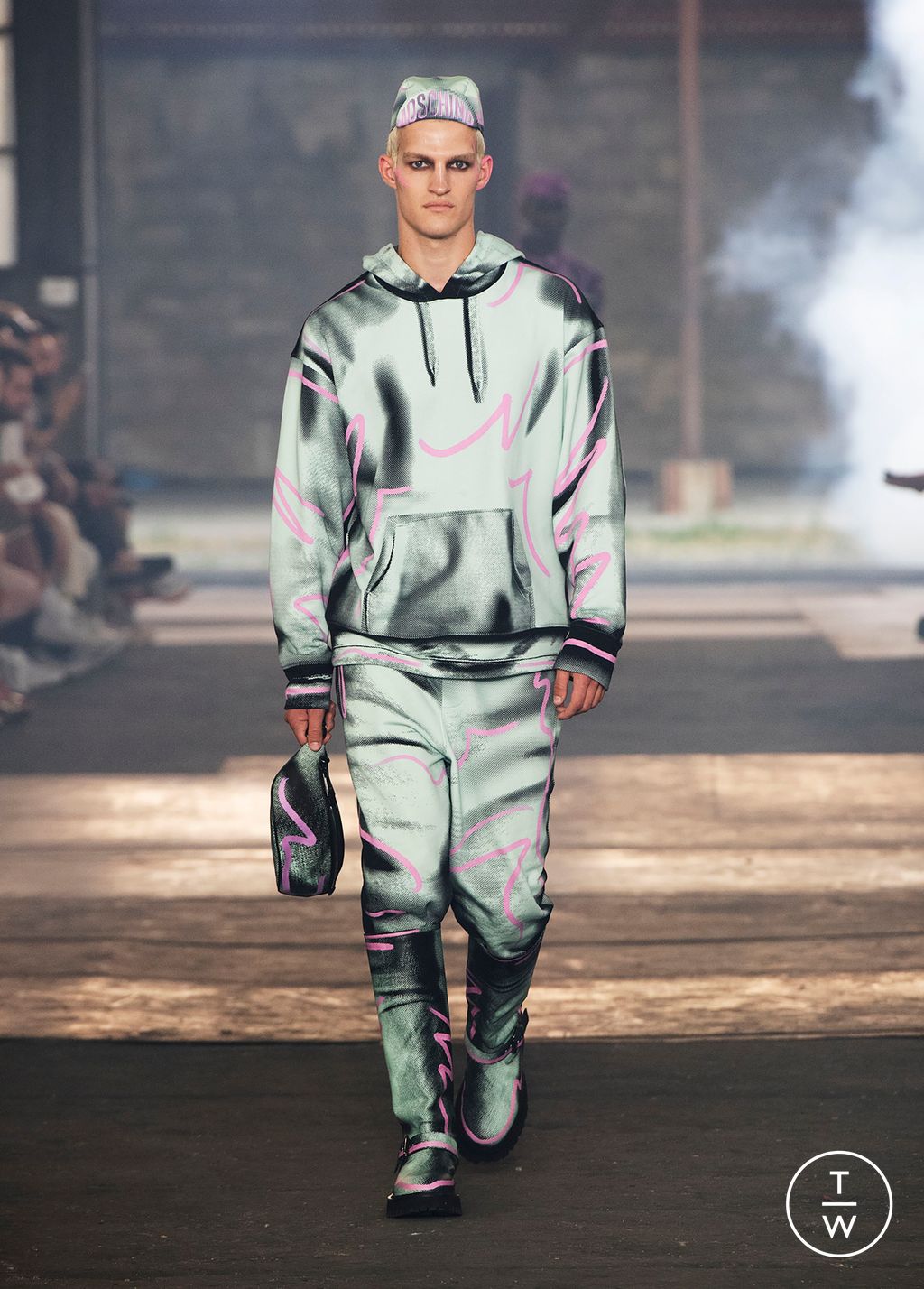 Fashion Week Milan Spring/Summer 2023 look 29 from the Moschino collection menswear