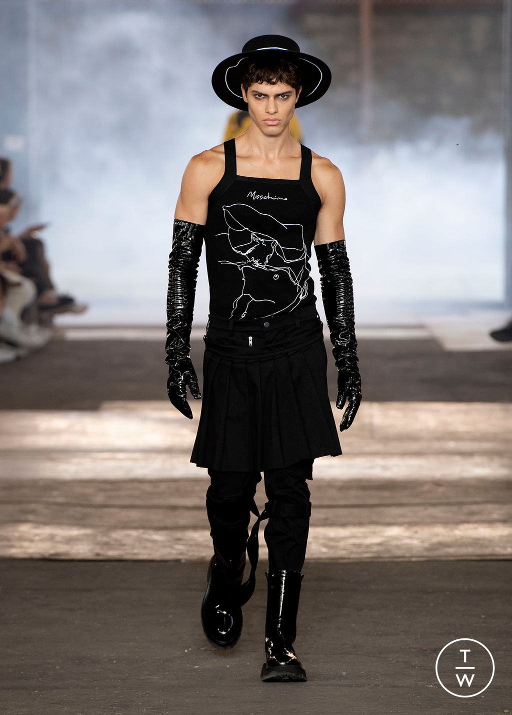 Fashion Week Milan Spring/Summer 2023 look 3 from the Moschino collection menswear