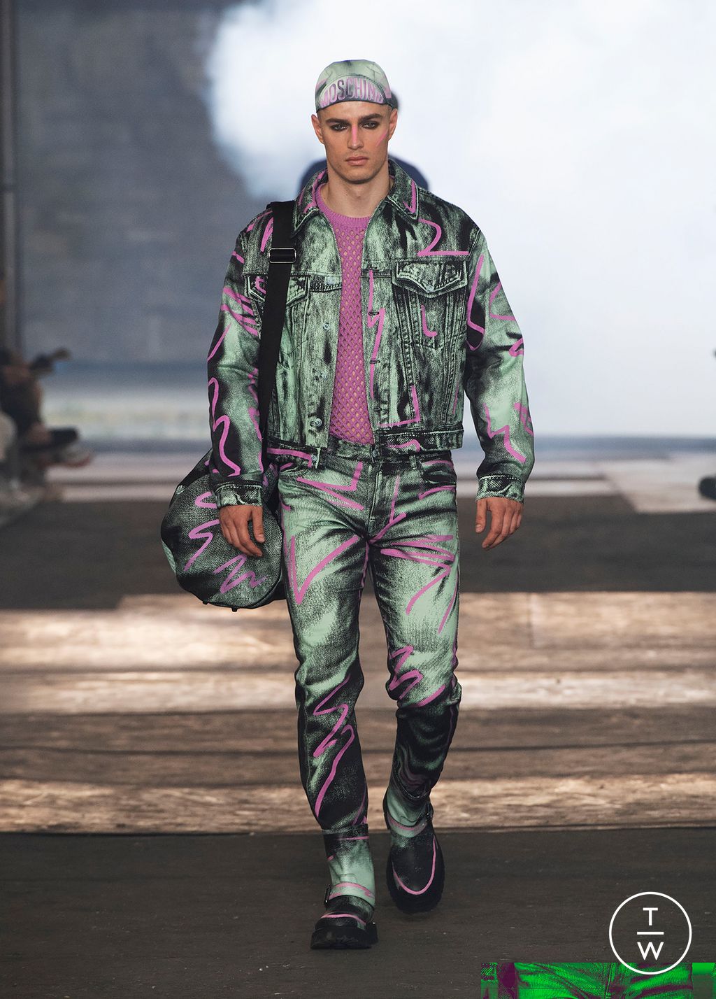Fashion Week Milan Spring/Summer 2023 look 31 from the Moschino collection menswear