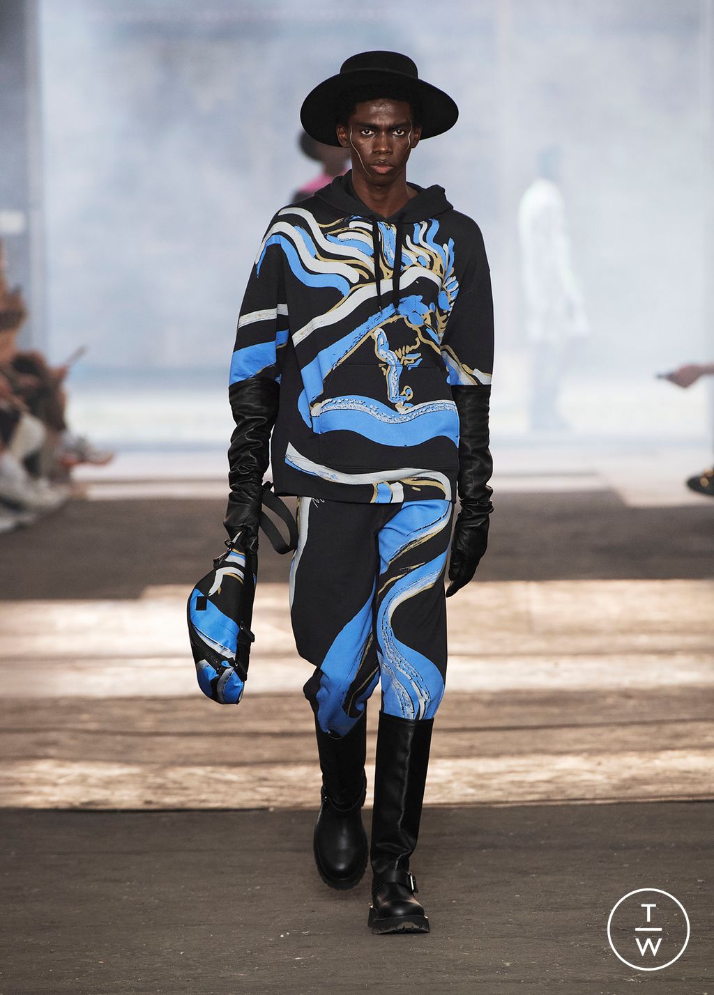 Fashion Week Milan Spring/Summer 2023 look 36 from the Moschino collection menswear
