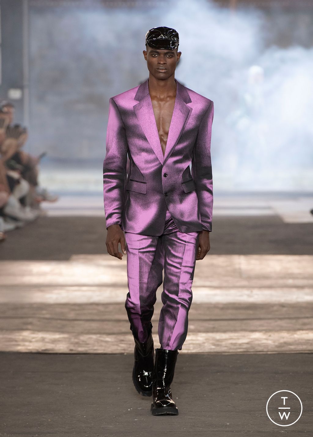 Fashion Week Milan Spring/Summer 2023 look 39 from the Moschino collection menswear